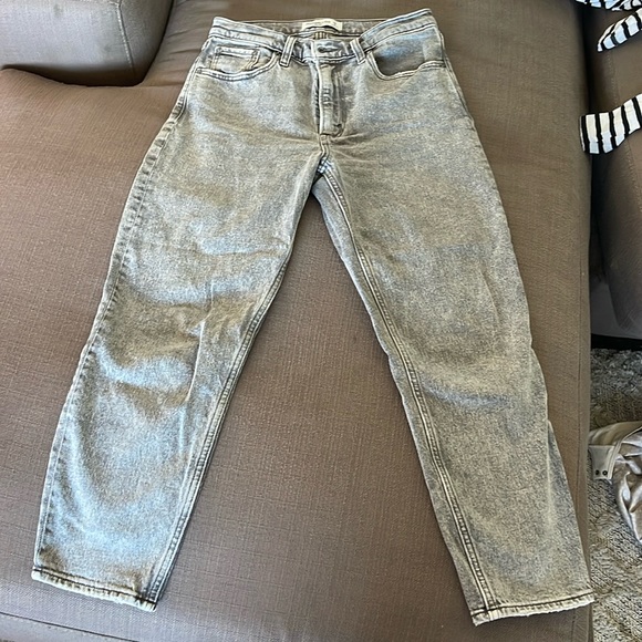 Abercrombie Gray The Mom High Rise Jean 26 short - Picture 1 of 2